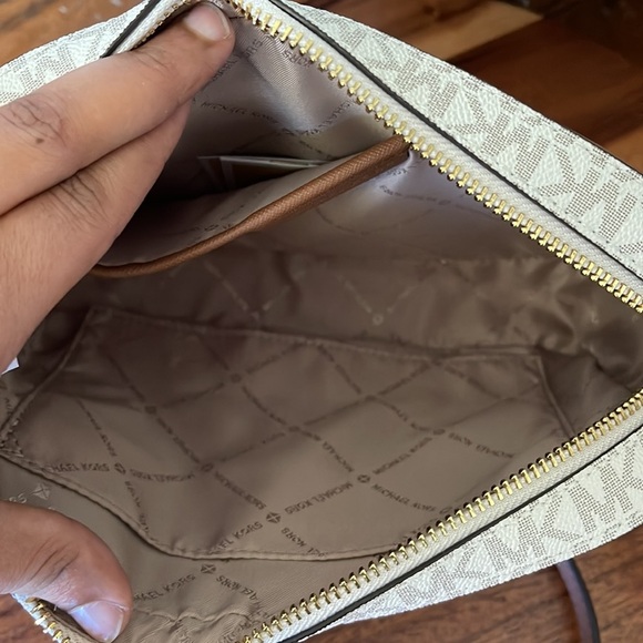 MICHAEL Kors Jet Set Large Logo Crossbody Bag - Picture 9 of 10